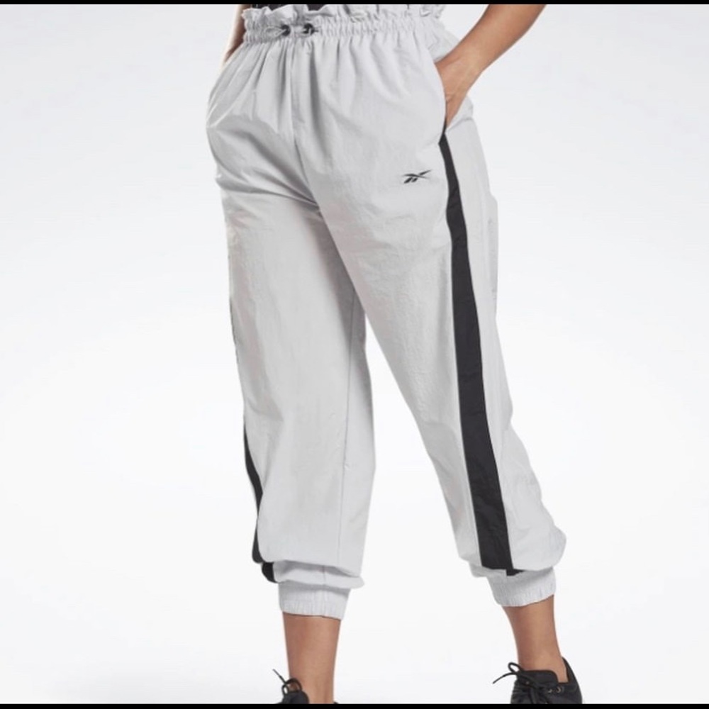 ✨Rebook Studio high Intensity Pants✨
